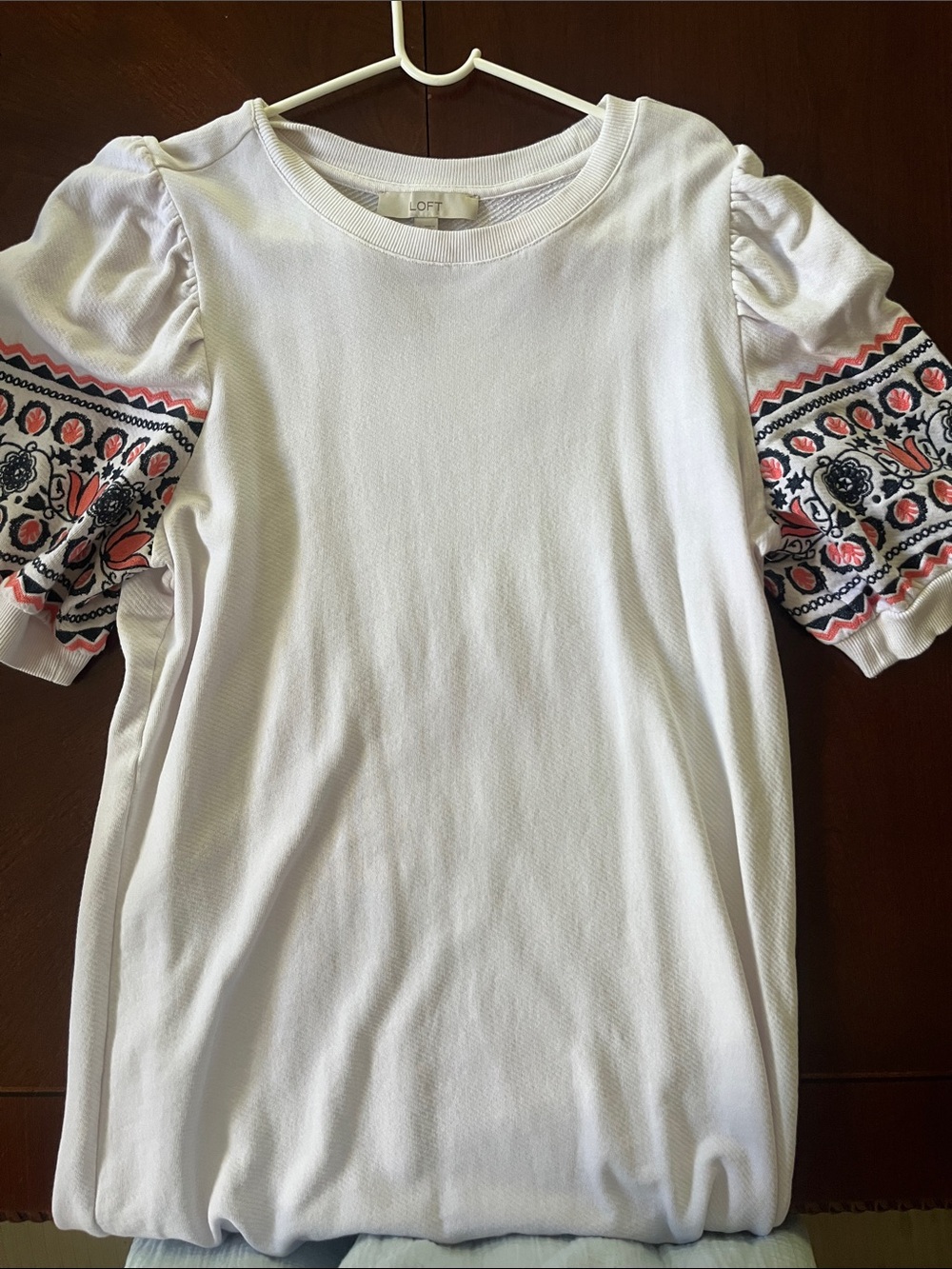 LOFT White Puff Sleeve Top with Coral and Navy Embroidery